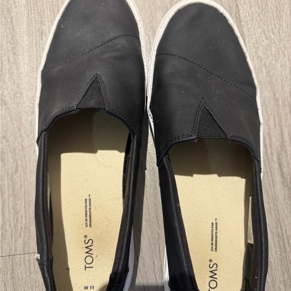 Toms Classic Black Canvas Slip-Ons